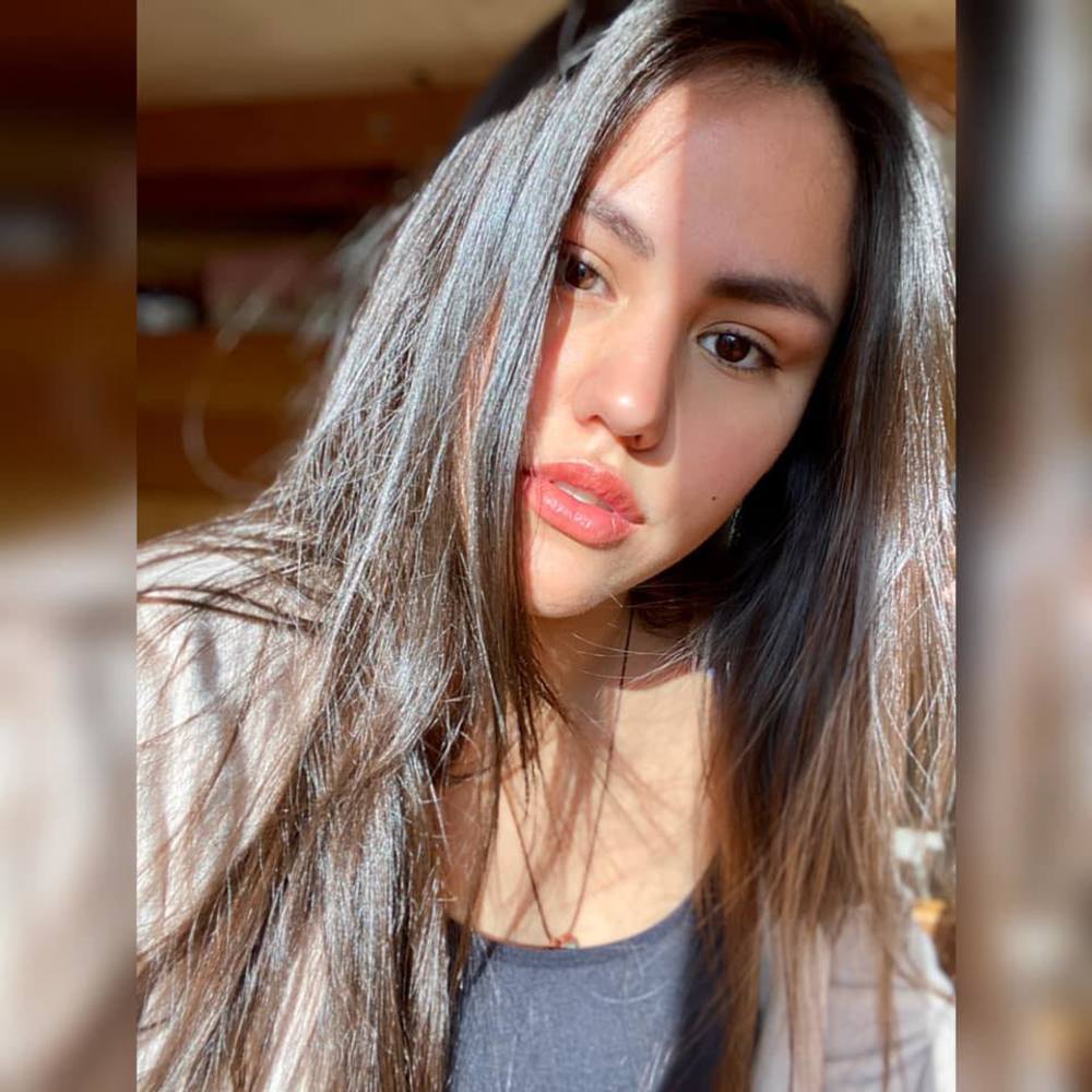 Meet your Posher, Daniela